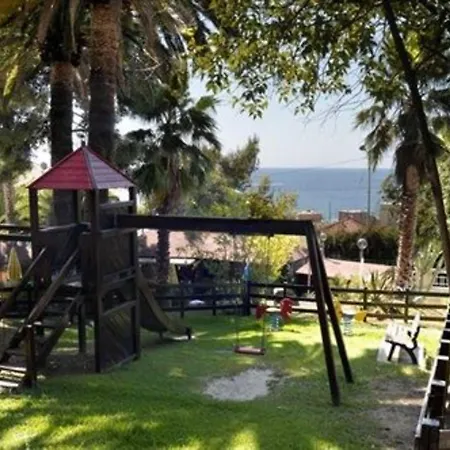 尼亚拉套房酒店