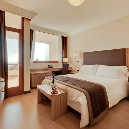 尼亚拉套房酒店 4* 圣雷默