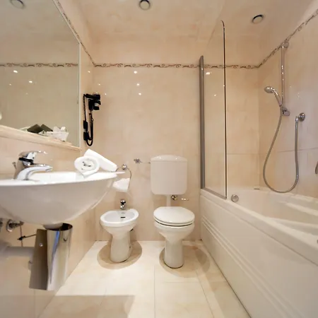 니알라 스위트 4*